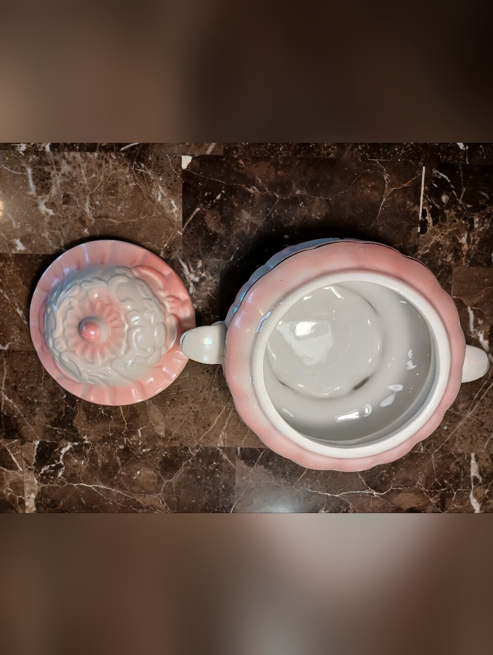 Vintage Chinese Pink & White Iridescent Porcelain Ginger Jar 5.5" Tall With Lid - Picture 10 of 16